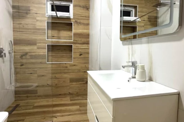 Shtepi me qera Apartament ne Tirane, 2+1, Mobilimi E mobiluar, Pagesa 60,000  Leke.
