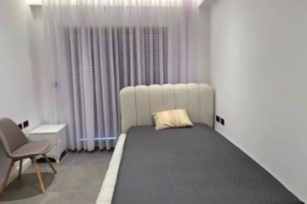 Shtepi me qera Apartament ne Tirane, 3+1, Mobilimi E mobiluar, Pagesa 1,700  Euro.