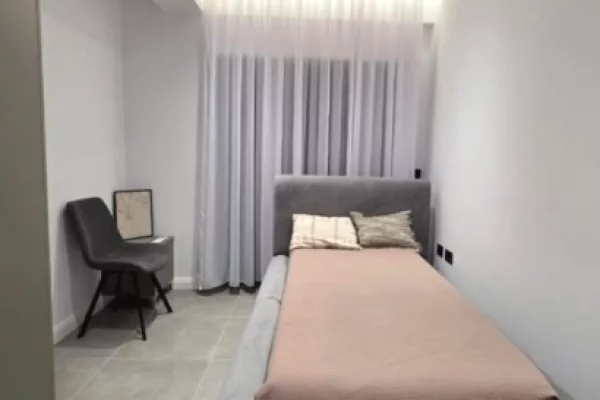 Shtepi me qera Apartament ne Tirane, 3+1, Mobilimi E mobiluar, Pagesa 1,700  Euro.