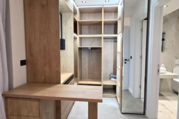 Shtepi me qera Apartament ne Tirane, 3+1, Mobilimi E mobiluar, Pagesa 1,700  Euro.