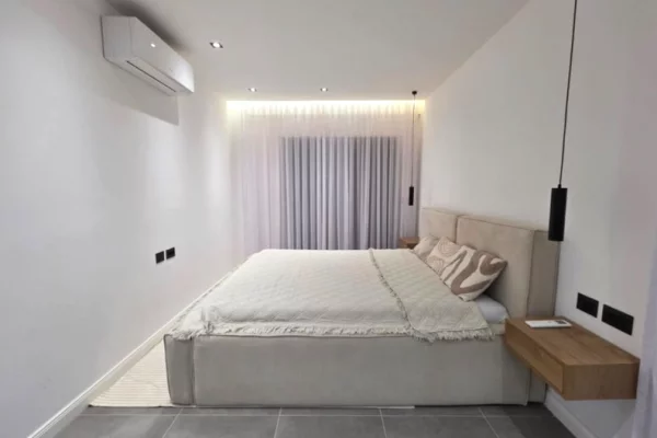 Shtepi me qera Apartament ne Tirane, 3+1, Mobilimi E mobiluar, Pagesa 1,700  Euro.