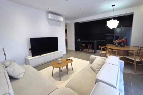 Shtepi me qera Apartament ne Tirane, 3+1, Mobilimi E mobiluar, Pagesa 1,700  Euro.