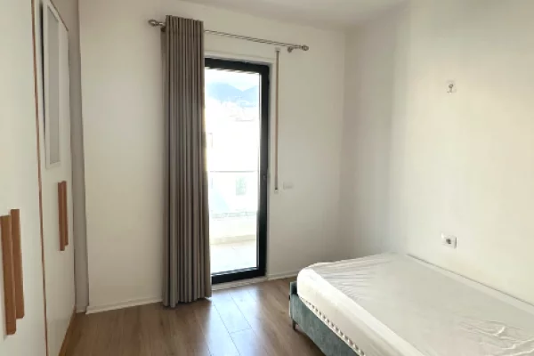 Shtepi ne shitje Apartament ne Tirane, 3+1, Mobilimi E mobiluar, Pagesa 370,000  Euro.