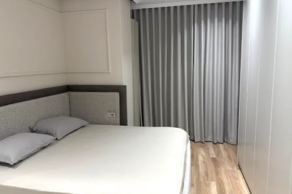 Shtepi me qera Apartament ne Tirane, 2+1, Mobilimi E mobiluar, Pagesa 900  Leke.