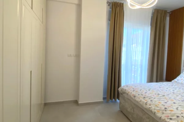 Shtepi me qera Apartament ne Tirane, 2+1, Mobilimi E mobiluar, Pagesa 85,000  Leke.