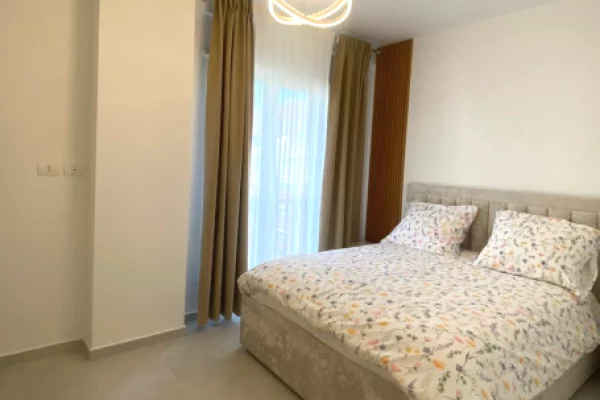 Shtepi me qera Apartament ne Tirane, 2+1, Mobilimi E mobiluar, Pagesa 85,000  Leke.