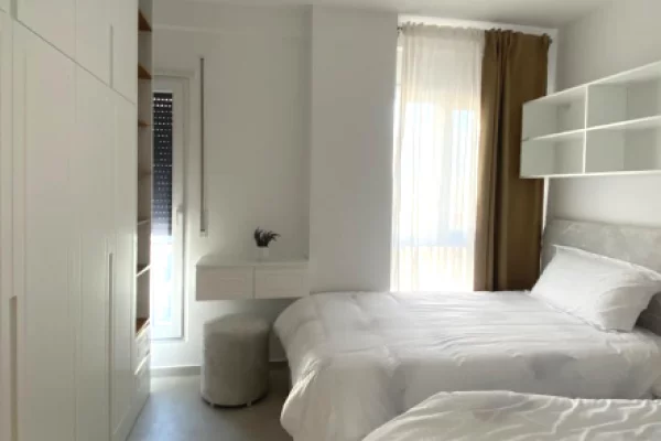 Shtepi me qera Apartament ne Tirane, 2+1, Mobilimi E mobiluar, Pagesa 85,000  Leke.