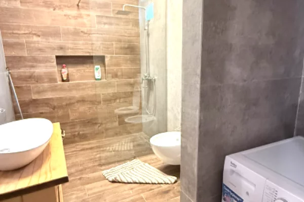 Shtepi me qera Vila Luksoze ne Tirane, 2+1, Mobilimi E mobiluar, Pagesa 150,000  Leke.