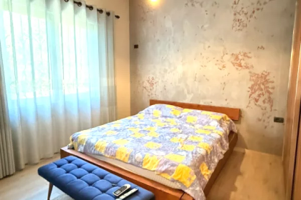 Shtepi me qera Vila Luksoze ne Tirane, 2+1, Mobilimi E mobiluar, Pagesa 150,000  Leke.