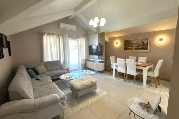 Shtepi me qera Apartament ne Tirane, 2+1, Mobilimi E mobiluar, Pagesa 750  Euro.
