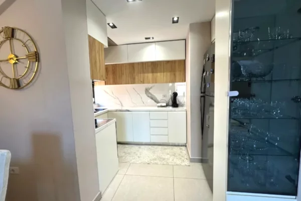 Shtepi me qera Apartament ne Tirane, 2+1, Mobilimi E mobiluar, Pagesa 750  Euro.