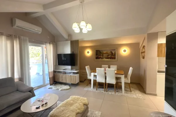 Shtepi me qera 2+1 ne Tirane - 750 Euro
