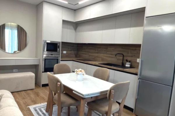 Shtepi me qera Apartament ne Tirane, 2+1, Mobilimi E mobiluar, Pagesa 800  Euro.