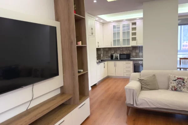 Shtepi me qera Apartament ne Tirane, 2+1, Mobilimi E mobiluar, Pagesa 750  Leke.