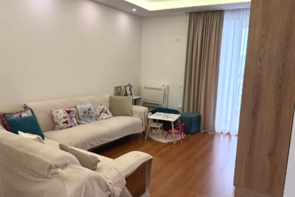 Shtepi me qera Apartament ne Tirane, 2+1, Mobilimi E mobiluar, Pagesa 750  Leke.
