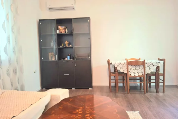 Shtepi me qera Apartament ne Tirane, 2+1, Mobilimi E mobiluar, Pagesa 80,000  Leke.