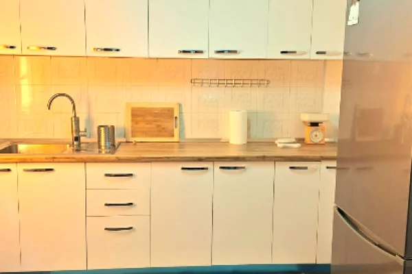 Shtepi me qera Apartament ne Tirane, 2+1, Mobilimi E mobiluar, Pagesa 80,000  Leke.
