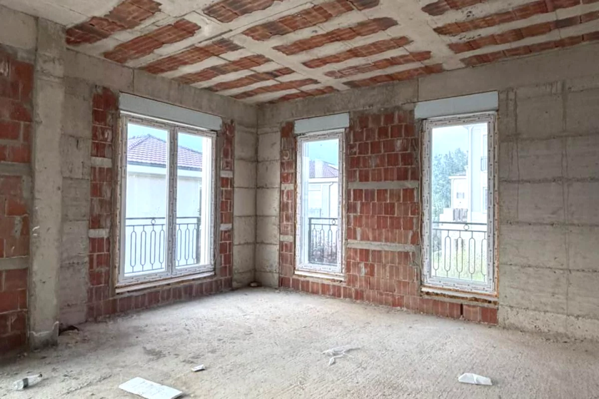 Luxury villas for sale in Tirana 5+1, Emty