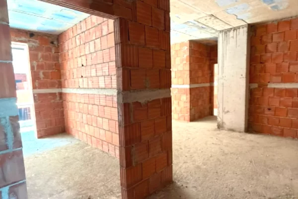Shtepi ne shitje Apartament ne Tirane, 2+1, Mobilimi Bosh, pa mobiluar, Pagesa 9,900,000  Leke.