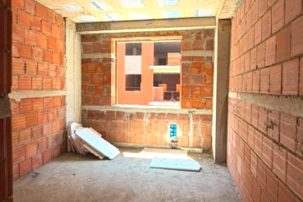 Shtepi ne shitje Apartament ne Tirane, 2+1, Mobilimi Bosh, pa mobiluar, Pagesa 9,900,000  Leke.