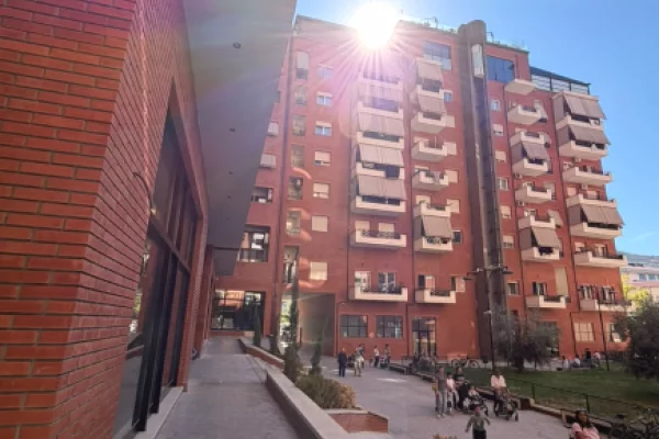 Shtepi ne shitje Apartament ne Tirane, 2+1, Mobilimi E mobiluar, Pagesa 170,000  Euro.