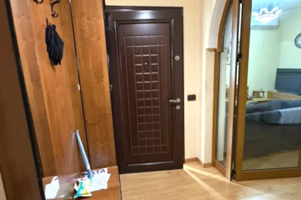 Shtepi me qera Apartament ne Tirane, 3+1, Mobilimi E mobiluar, Pagesa 50,000  Leke.