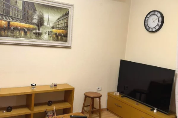Shtepi me qera Apartament ne Tirane, 3+1, Mobilimi E mobiluar, Pagesa 50,000  Leke.