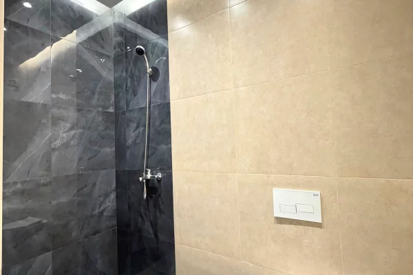 Shtepi ne shitje Apartament ne Tirane, 1+1, Mobilimi Bosh, pa mobiluar, Pagesa 132,700  Euro.