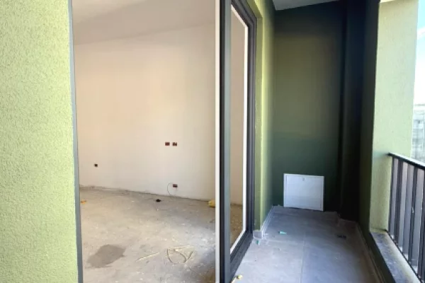 Shtepi ne shitje Apartament ne Tirane, 3+1, Mobilimi Bosh, pa mobiluar, Pagesa 223,500  Euro.