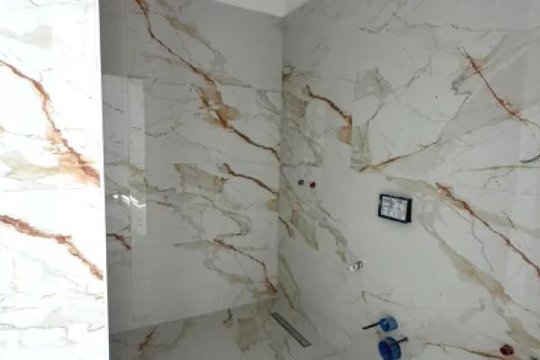 Shtepi ne shitje Apartament ne Tirane, 3+1, Mobilimi Bosh, pa mobiluar, Pagesa 223,500  Euro.