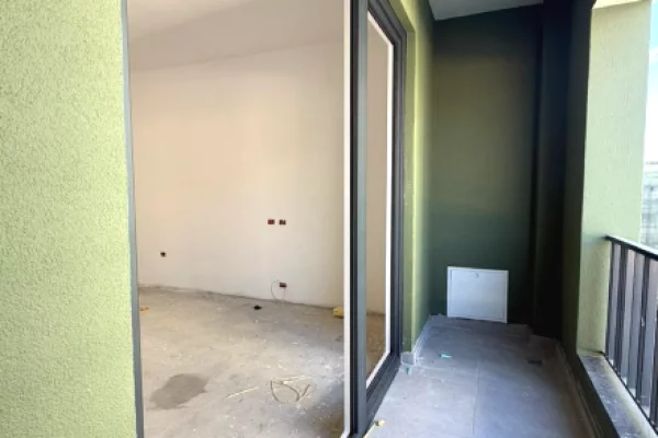 Shtepi ne shitje Apartament ne Tirane, 3+1, Mobilimi Bosh, pa mobiluar, Pagesa 223,500  Euro.