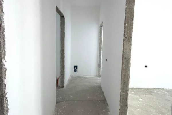 Shtepi ne shitje Apartament ne Tirane, 3+1, Mobilimi Bosh, pa mobiluar, Pagesa 223,500  Euro.