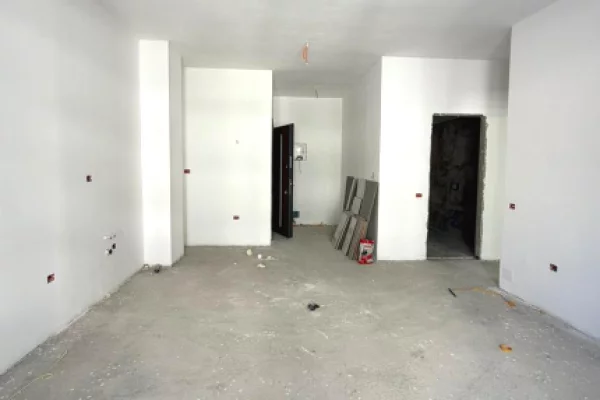 Shtepi ne shitje Apartament ne Tirane, 3+1, Mobilimi Bosh, pa mobiluar, Pagesa 223,500  Euro.