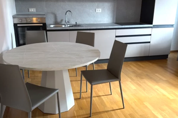Shtepi me qera Apartament ne Tirane, 2+1, Mobilimi E mobiluar, Pagesa 80,000  Leke.