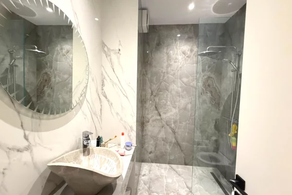 Shtepi ne shitje Apartament ne Tirane, 2+1, Mobilimi E mobiluar, Pagesa 50,000,000  Leke.