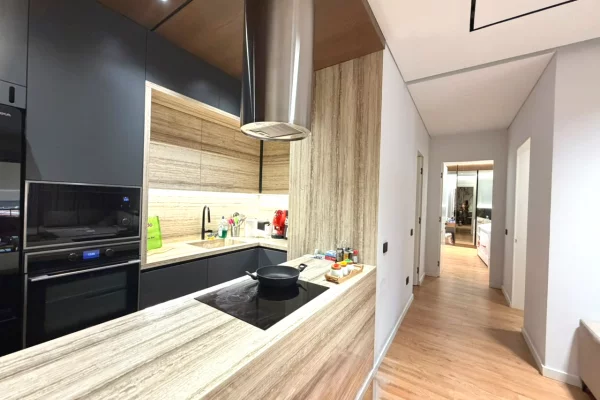Shtepi ne shitje Apartament ne Tirane, 2+1, Mobilimi E mobiluar, Pagesa 50,000,000  Leke.