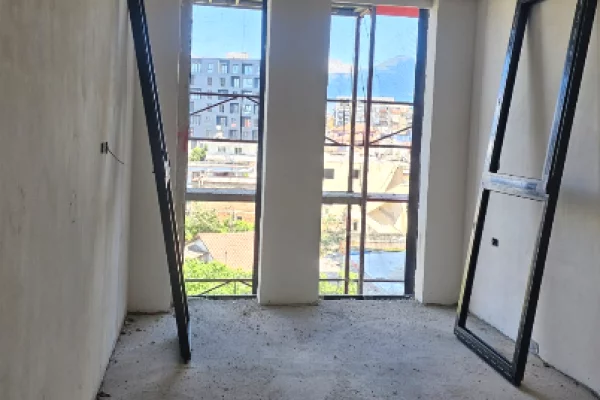 Shtepi ne shitje Apartament ne Tirane, 1+1, Mobilimi Bosh, pa mobiluar, Pagesa 144,000  Euro.