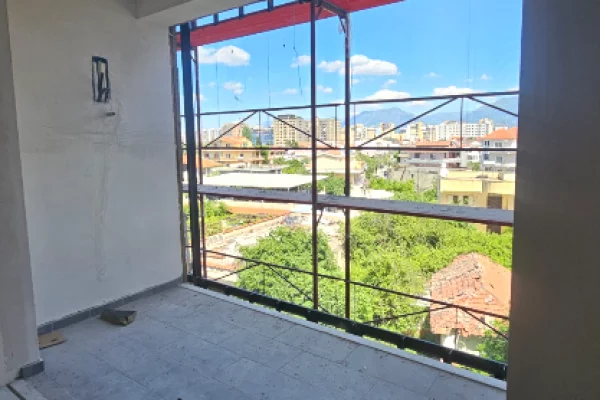 Shtepi ne shitje Apartament ne Tirane, 1+1, Mobilimi Bosh, pa mobiluar, Pagesa 144,000  Euro.