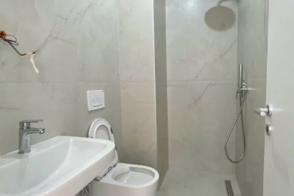 Shtepi ne shitje Apartament ne Tirane, 1+1, Mobilimi Bosh, pa mobiluar, Pagesa 89,000  Euro.