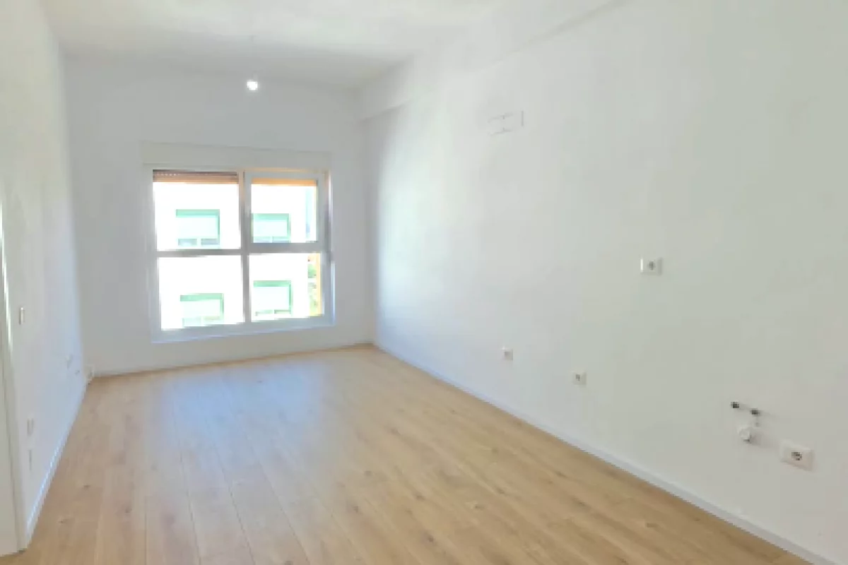 Shtepi ne shitje Apartament ne Tirane, 1+1, Mobilimi Bosh, pa mobiluar, Pagesa 89,000  Euro.