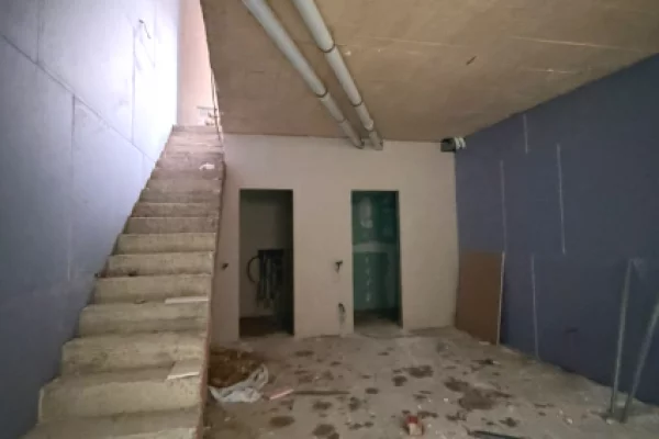 Shtepi ne shitje Vila Luksoze ne Tirane, 3+1, Mobilimi Bosh, pa mobiluar, Pagesa 382,771  Euro.