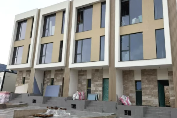 Shtepi ne shitje Vila Luksoze ne Tirane, 3+1, Mobilimi Bosh, pa mobiluar, Pagesa 382,771  Euro.