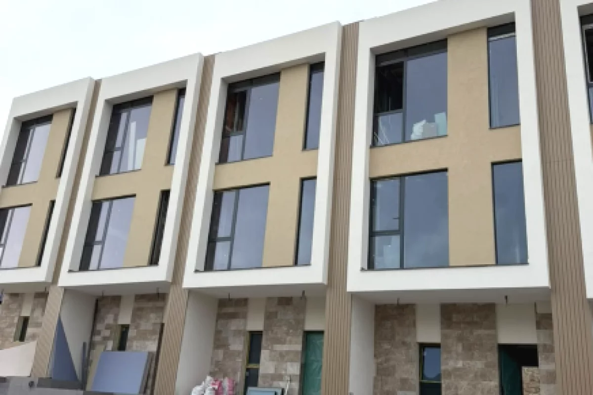 Shtepi ne shitje Vila Luksoze ne Tirane, 3+1, Mobilimi Bosh, pa mobiluar, Pagesa 382,771  Euro.