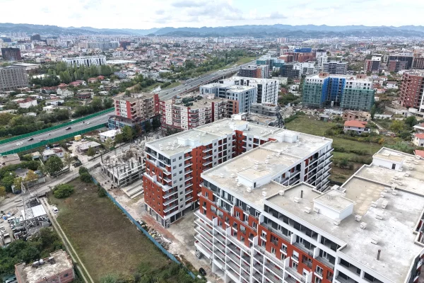 Shtepi ne shitje Apartament ne Tirane, 2+1, Mobilimi Bosh, pa mobiluar, Pagesa 121,622  Euro.