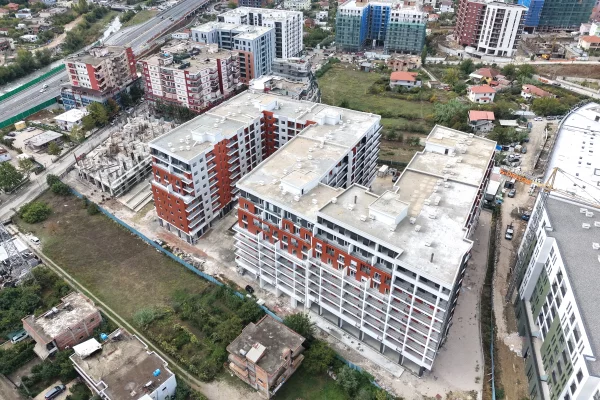 Shtepi ne shitje Apartament ne Tirane, 2+1, Mobilimi Bosh, pa mobiluar, Pagesa 121,622  Euro.