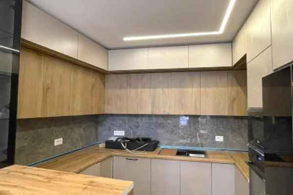 Shtepi ne shitje Apartament ne Tirane, 2+1, Mobilimi E mobiluar, Pagesa 25,250,000  Leke.