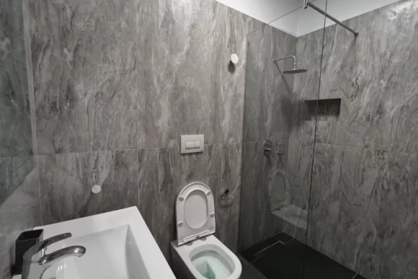 Shtepi me qera Apartament ne Tirane, 2+1, Mobilimi E mobiluar, Pagesa 1,700  Euro.