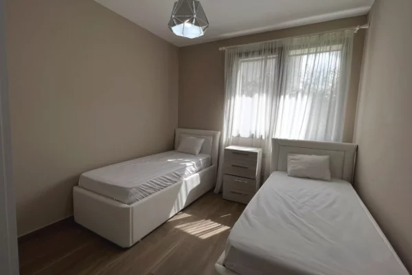 Shtepi me qera Apartament ne Tirane, 2+1, Mobilimi E mobiluar, Pagesa 1,700  Euro.