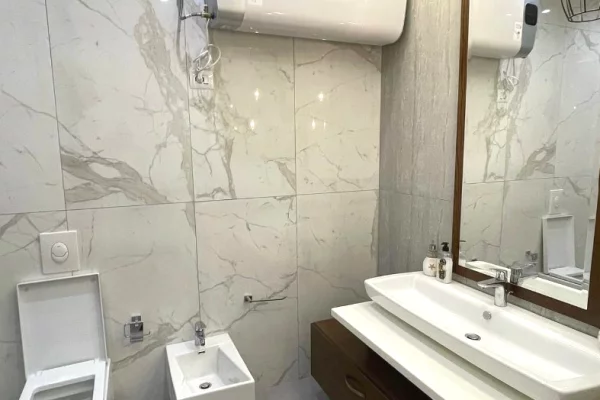 Shtepi me qera Apartament ne Tirane, 3+1, Mobilimi E mobiluar, Pagesa 130,000  Leke.