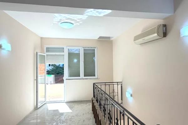 JEPET ME QIRA GODINE 2-KATESHE | RRUGA E ELBASANIT | 240 m2